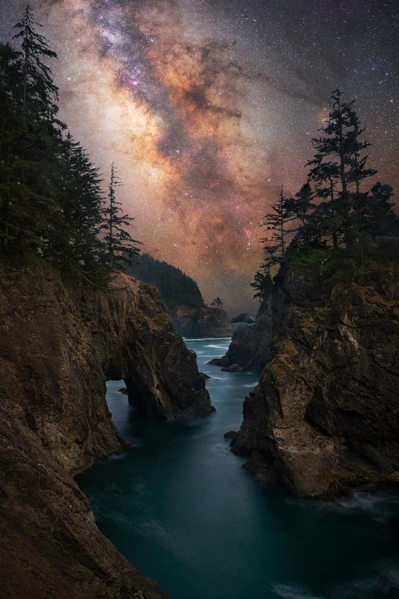 Nominierte für den Astronomy Photographer of the Year 2022. Oregon coast by Marcin Zając - Astronomy Photographer of the Year 2022– Skyscapes.