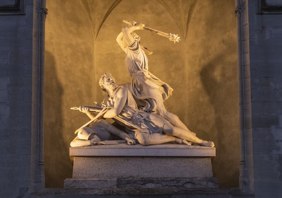 Das Winkelried Denkmal am Dorfplatz im Dorfzentrum von Stans, dem Hauptort des Kanton Nidwalden in der Zentralschweiz am Mittwoch, 11. Oktober 2023. (KEYSTONE/Urs Flueeler).