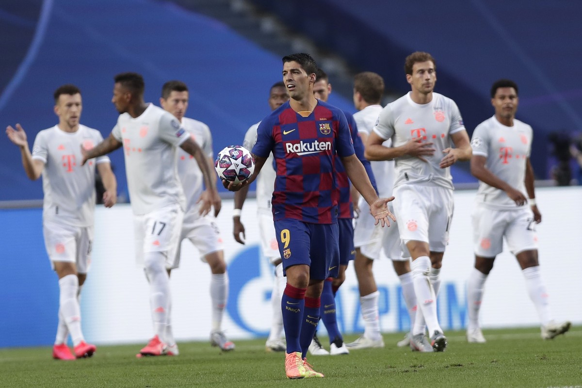 Barcelona's Luis Suarez reacts after Bayern Munich scored during the Champions League quarterfinal match between FC Barcelona and Bayern Munich at the Luz stadium in Lisbon, Portugal, Friday, Aug ...