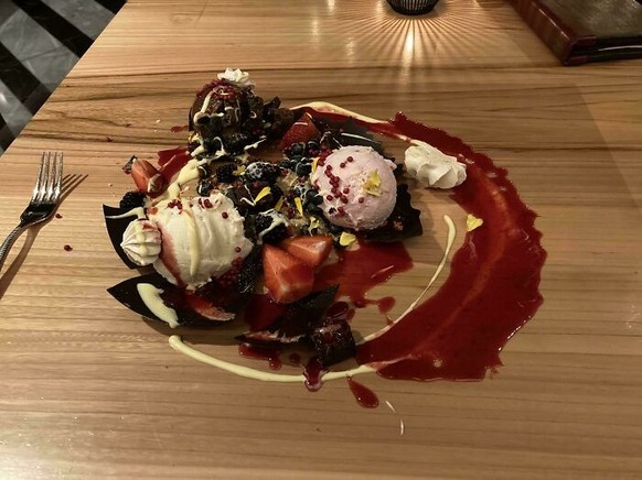 WE WANT PLATES
https://www.reddit.com/r/WeWantPlates/comments/1i2gw8g/it_arrived_in_a_chocolate_bowl_which_was_promptly/