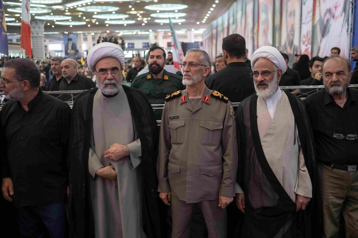 Mohammad Shirazi (au centre).