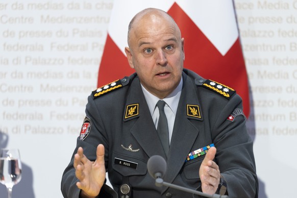 Korpskommandant Benedikt Roos, Chef der Armee (Cda), spricht waehrend einer Medienkonferenz zum Bundesbeschluss ueber die Finanzierung von Ruestungsausgaben der Armee durch eine Erhoehung der Mehrwert ...