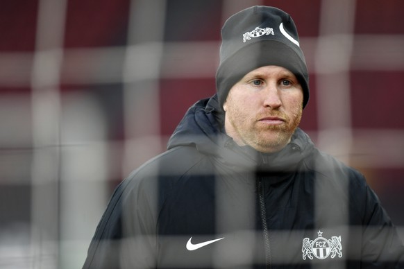 epa07195096 FC Zurich&#039;s head coach Ludovic Magnin leads his team&#039;s training session in Zurich, Switzerland, 28 November 2018. FC Zurich will face AEK Larnaca in their UEFA Europa League socc ...