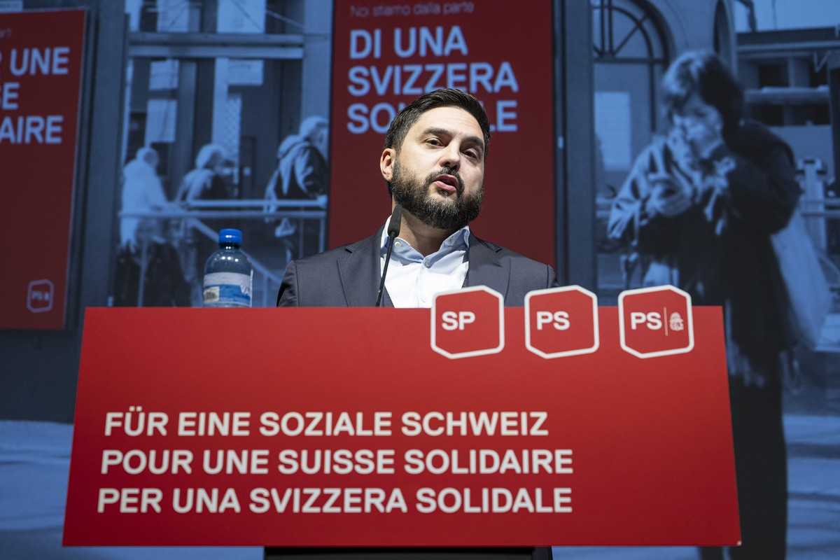 Cedric Wermuth, Co-Praesident spricht am Parteitag der SP Schweiz, am Samstag, 28. Februar 2026, in Biel. (KEYSTONE/Peter Schneider)
