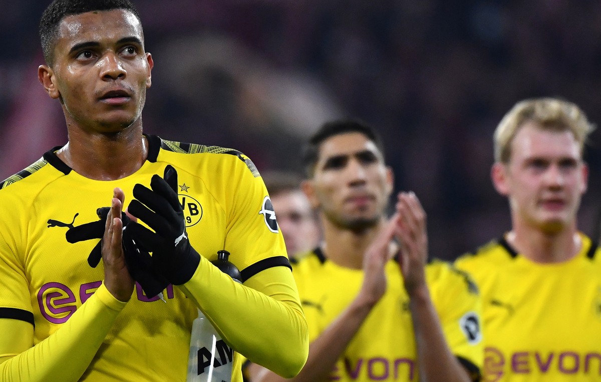 epa07984573 Dortmund's Manuel Akanji (L) reacts after the German Bundesliga soccer match between FC Bayern and Borussia Dortmund in Munich, Germany, 09 November 2019. EPA/PHILIPP GUELLAND CONDITI ...