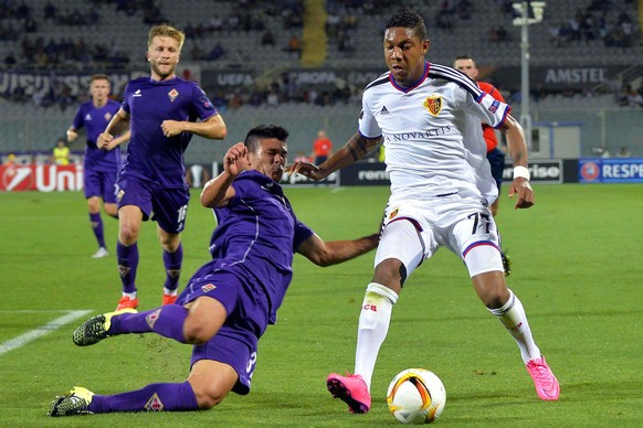 Florenz, 17.09.2015 - Fussball UEFA Europa League, AC Fiorentina - FC Basel, Facundo Roncaglia (Fiorentina) gegen Jean-Paul Boetius (FCB) - Foto: Carlo Ferraro/IPP (EQ Images) SWITZERLAND ONLY