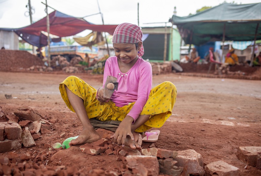 epa08608772 Bangladeshi child laborer breaks bricks at a brick factory at the Keraniganj area in Dhaka, Bangladesh, 17 August 2020. EPA/MONIRUL ALAM