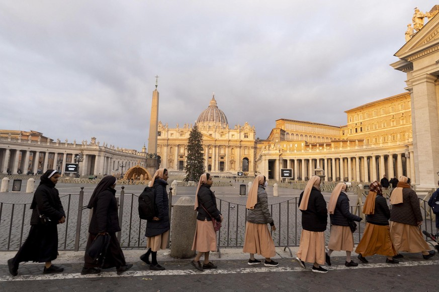 epa10386060 Nuns gather in St. Peter&#039;s Basilica to pay their respects to Benedict XVI in the Vatican, 02 January 2023. Former Pope Benedict XVI died on 31 December at his Vatican residence, aged  ...