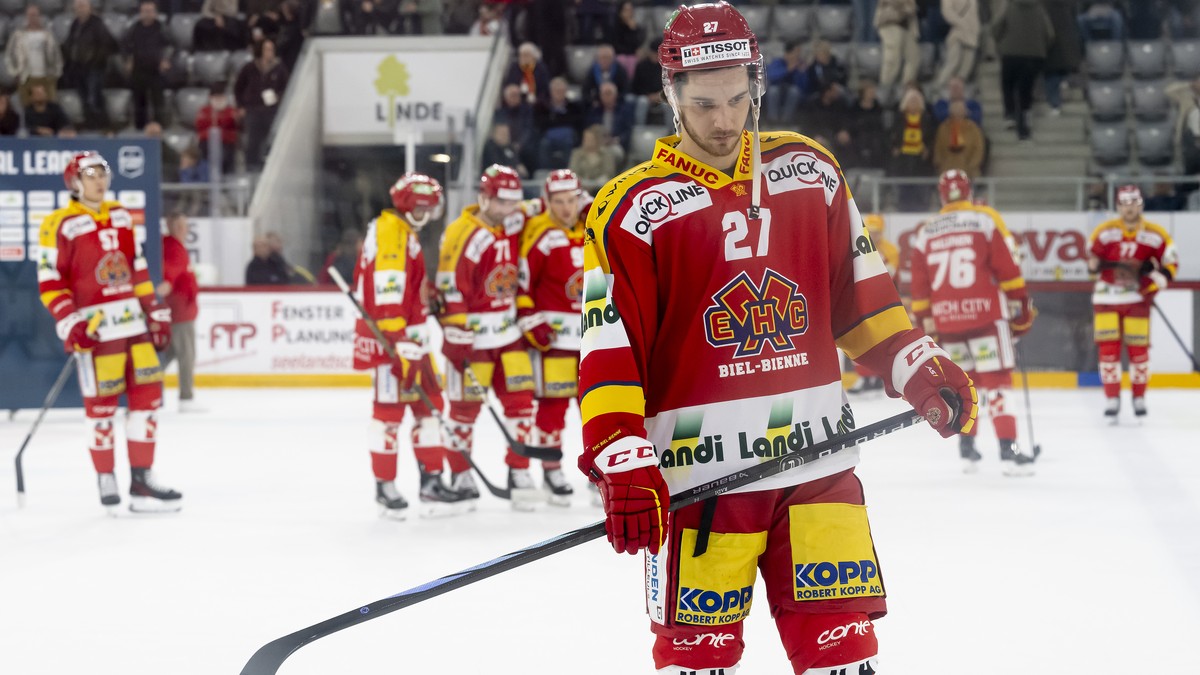 Yannick Rathgeb, EHCB, reagiert nach der Niederlage 2-3, beim Eishockey Meisterschaftsspiel der National League zwischen dem EHC Biel und den ZSC Lions, am Dienstag, 24. Oktober 2023, in der Tissot Ar ...