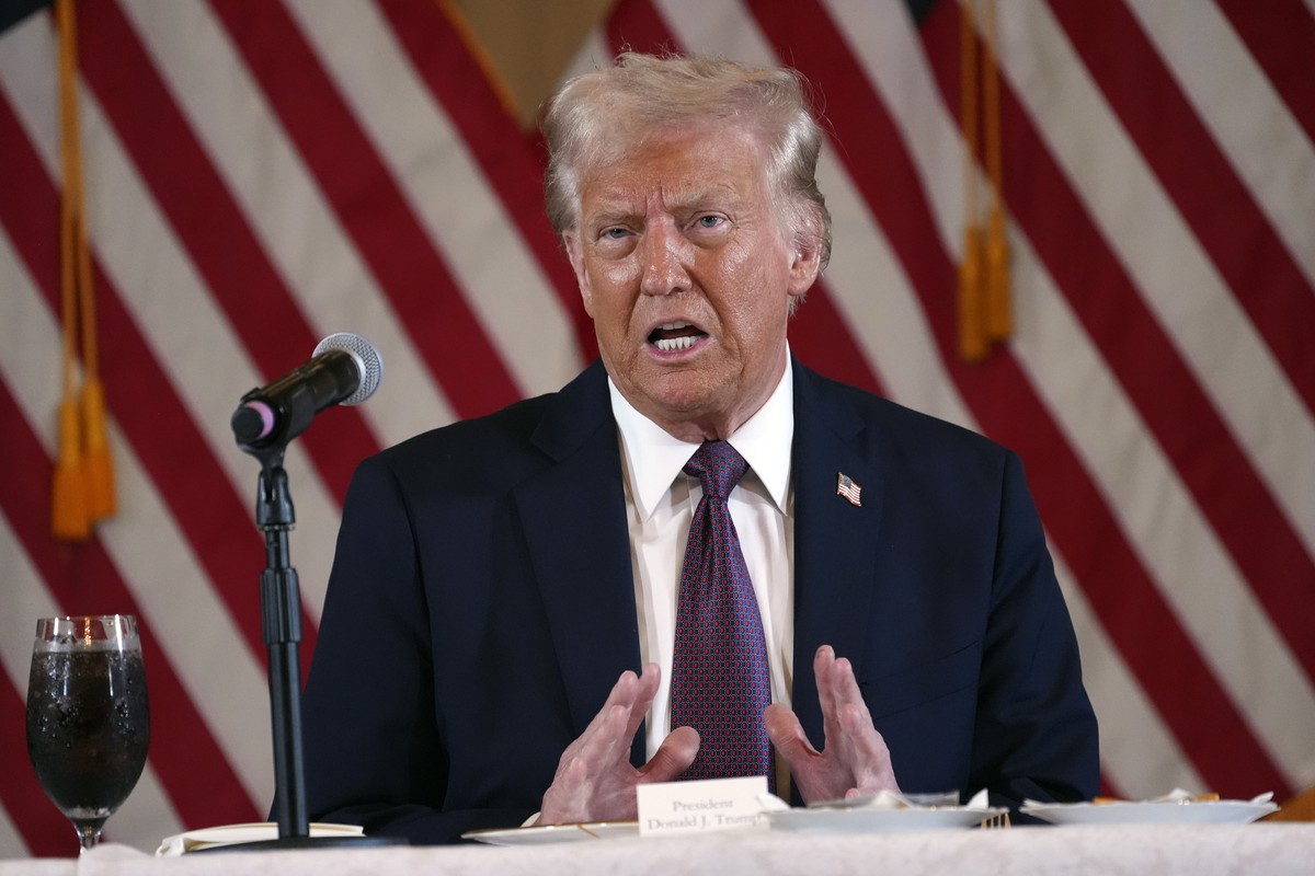 President-elect Donald Trump speaks during a meeting with Republican governors at Mar-a-Lago, Thursday, Jan. 9, 2025, in Palm Beach, Fla. (AP Photo/Evan Vucci)
Donald Trump
