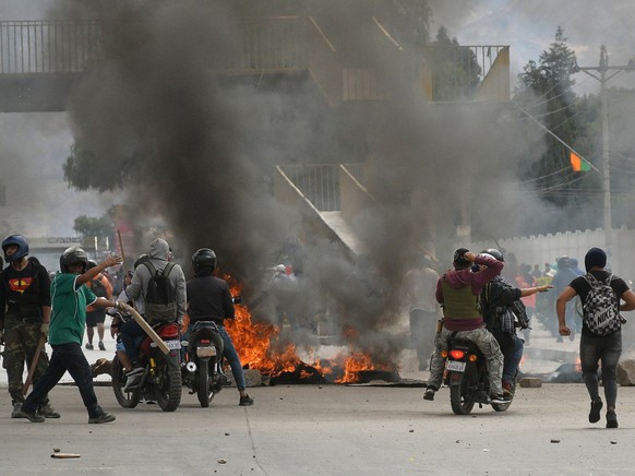 Bolivien findet keine Ruhe: Bei Ausschreitungen sind am Mittwoch zahlreiche Personen verletzt und ein Mann getötet worden.