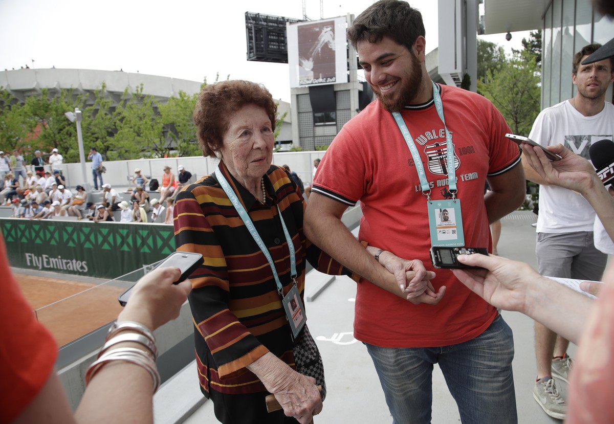 Argentina's Marco Trungelliti's grandmother Dafne Botta and his brother Andre answer reporters after he defeated Australia's Bernard Tomic in their first round match of the French Open  ...