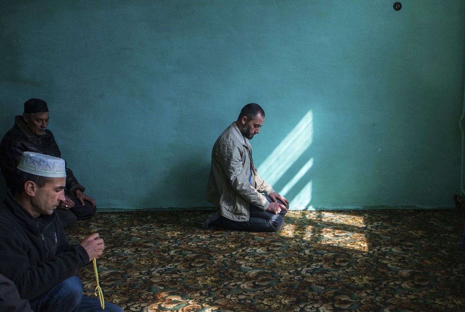 Beten und hoffen: Krimtataren beim Freitagsgebet in einer Moschee nahe bei Sewastopol&nbsp;