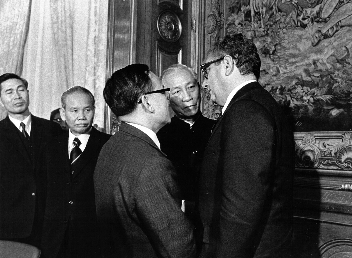 January 23, 1973, Paris, USA: In this photo released by the White House from the final meeting in Paris, France on January 23, 1973 at which the cease fire agreement putting an end to the Vietnam War  ...