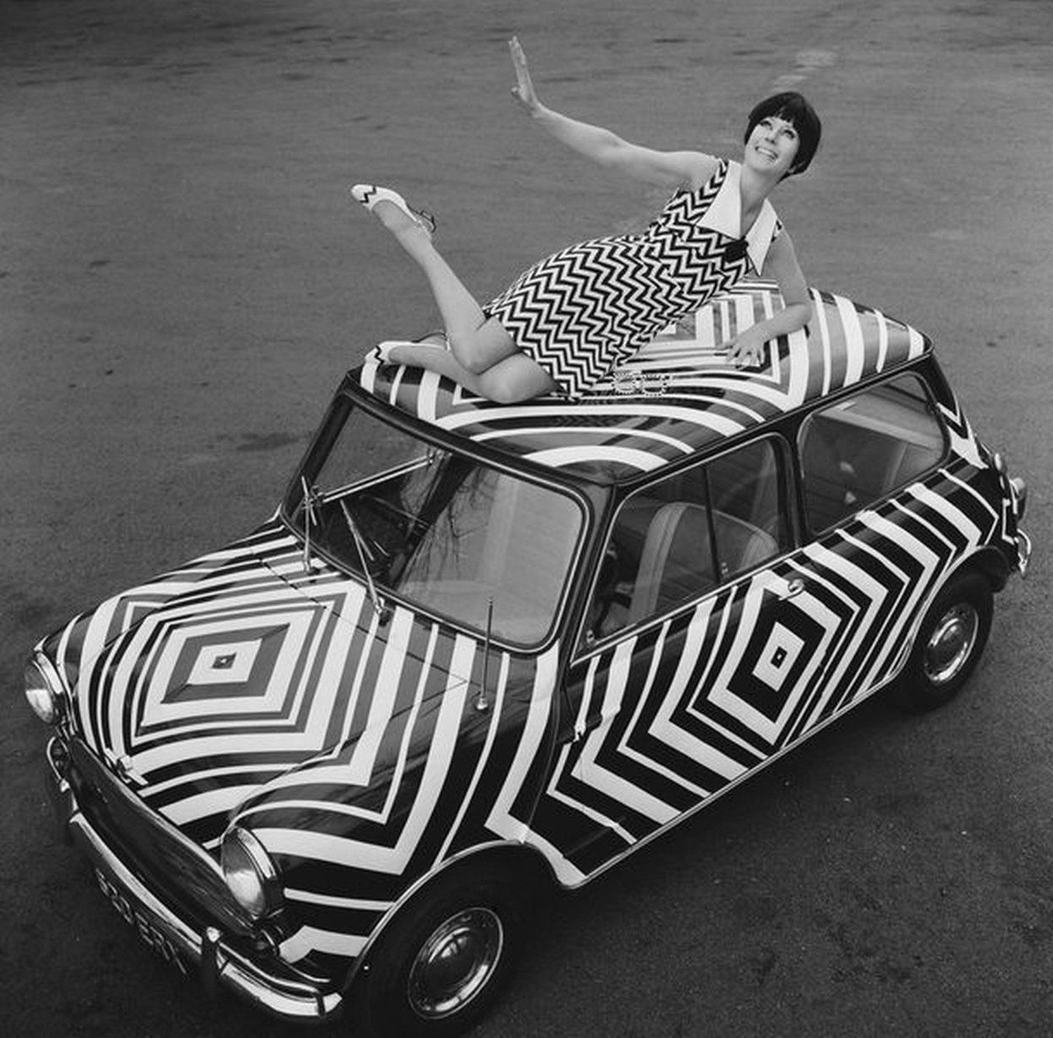 Op Art Mini 1966 auto kunst retro history fashion https://www.birminghammail.co.uk/incoming/gallery/the-legend-of-the-mini-5952814
