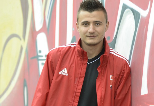 Orhan Mustafi beim Training in Geroldswil am Mittwoch, 2. Juli 2014. (KEYSTONE/Walter Bieri )