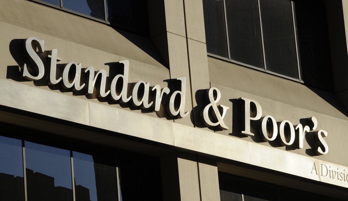 FILE - This Oct. 9, 2011, file photo shows 55 Water Street, home of Standard &amp; Poor's, in New York. S&amp;P is paying approximately $1.38 billion to settle government allegations that it know ...