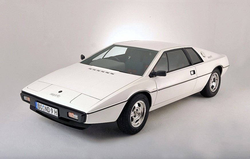 Lotus Esprit S1 (1976) and S2 (1978) 

https://www.supercars.net/blog/1976%E2%86%921980-lotus-esprit-s1/