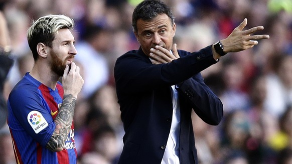 FC Barcelona&#039;s Lionel Messi, left, talks with his coach Luis Enrique during the Spanish La Liga soccer match between FC Barcelona and Deportivo Coruna at the Camp Nou in Barcelona, Spain, Saturda ...