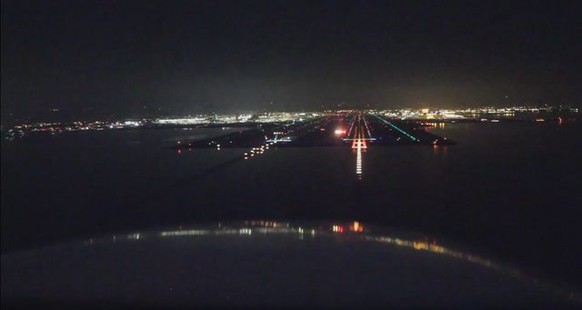 Bild aufgetaucht: 18 Meter fehlten bis zur wohl grössten Flugzeugkatastrophe aller Zeiten
Auch wenn die Piste nebenan geschlossen war, das ist ein klarer Pilotenfehler. Runways sind weiss und hell, Ta ...