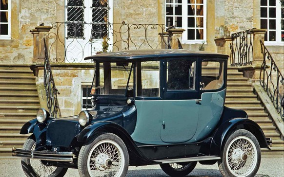 Vor Tesla war das meistverkaufte Elektroauto der Welt ...\nMoin!
Im Automuseum Melle steht ein Detroit Electric Brougham. Von diesem Modell, das übrigens auch Thomas A. Edison und Clara Ford - Ehefrau ...