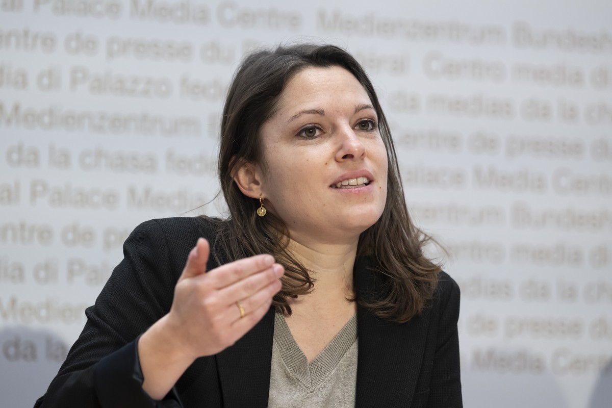 Mattea Meyer, Nationalraetin, SP-ZH, und Co-Praesidentin der SP Schweiz, spricht waehrend einer Medienkonferenz des Initiativkomitees fuer eine 13. AHV-Rente am Dienstag, 9. Januar 2024 in Bern. Am 3. ...