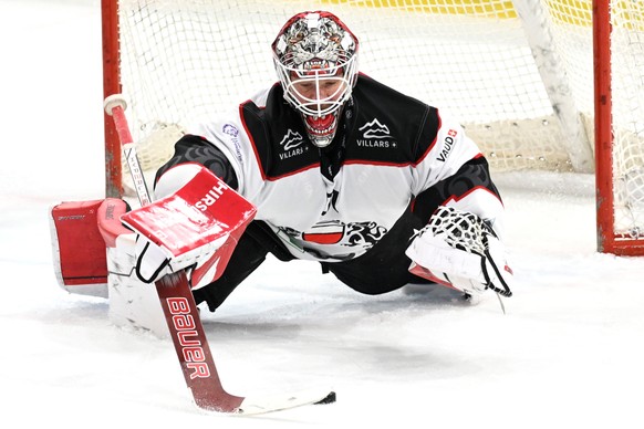 Lausannes Goalie Corner Hughes, beim Eishockey-Qualifikationsspiel der National League, zwischen den SCL Tigers und Lausanne HC, am Sonntag, 30. November 2025, in der Emmental Versicherung Arena in La ...