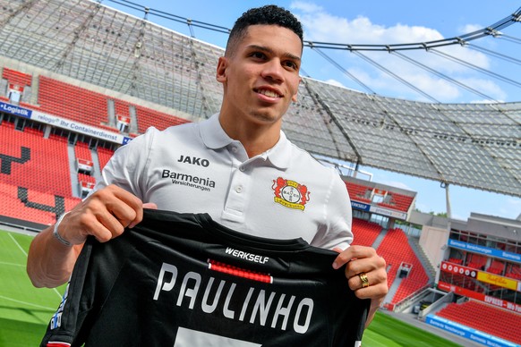 epa06898211 Brazilian striker Paulinho (Paulo Henrique Sampaio Filho) poses during his presentation as a new player of German Bundesliga team Bayer Leverkusen in Leverkusen, Germany, 19 July 2018. Bay ...