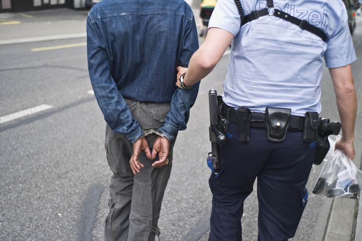 A municipal police officer of Zurich's special unit SOKO Uno 44 arrests a man who is not allowed to stay in the canton of Zurich, pictured on May 30, 2008 in Zurich, Switzerland. The SOKO Uno 44& ...