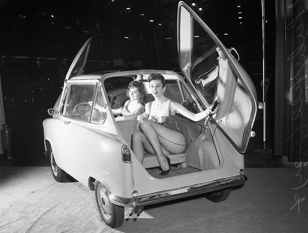Zündapp Janus - Microcars 
http://blog.hemmings.com/index.php/tag/zundapp-janus/