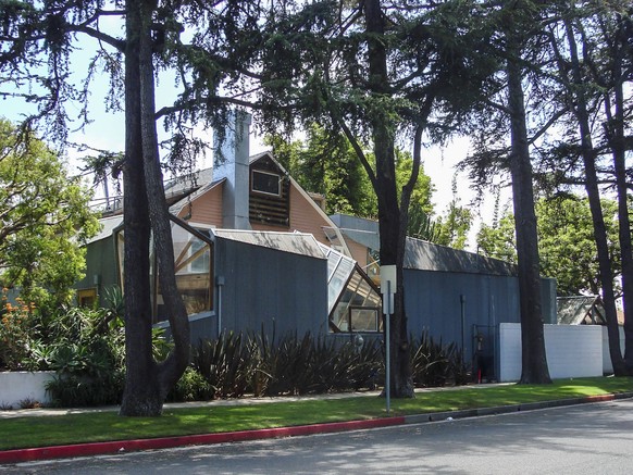 Außenansicht des Frank Gehry House mit seiner einzigartigen dekonstruktivistischen Architektur in Santa Monica, Kalifornien Exterior view of the Frank Gehry House with its unique deconstructivist arch ...
