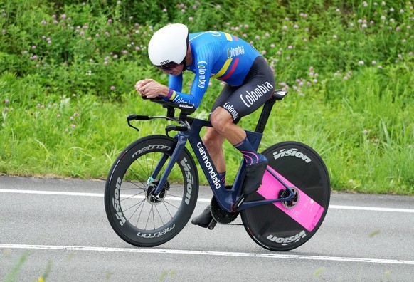 epa09372674 Rigoberto Uran of Colombia competes in the Men&#039;s Road Cycling Time Trial at the Tokyo 2020 Olympic Games at the Fuji International Speedway in Oyama, Japan, 28 July 2021. EPA/CHRISTOP ...