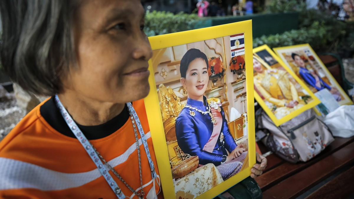 epa10373462 A Thai well-wisher holds a portrait of Thai Princess Bajrakitiyabha as she prays for her recovery, outside the Chulalongkorn Memorial Hospital in Bangkok, Thailand, 19 December 2022. Thai  ...