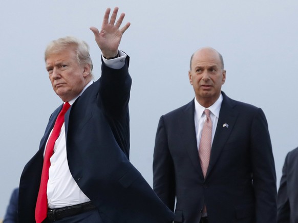 Der US-Botschafter bei der EU, Gordon Sondland (r), ist enttäuscht. Er wollte vor dem Kongress erscheinen. Doch die Regierung von US-Präsident Trump hat seine Aussage in der Ukraine-Affäre blockiert.