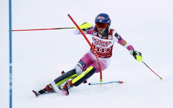 Mikaela Shiffrin, of the United States, competes during her first run in the women&#039;s FIS Alpine Skiing World Cup slalom race, Sunday, Nov. 27, 2016, in Killington, Vt. (AP Photo/Charles Krupa)