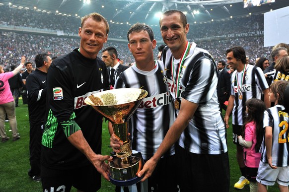 Bildnummer: 10573392 Datum: 13.05.2012 Copyright: imago/Anan Sesa
Alexander MANNINGER, Stpehan LICHTSTEINE, Giorgio CHIELLINI (Juventus campione d Italia) Torino 13/05/2012 Stadio Juventus stadium Se ...