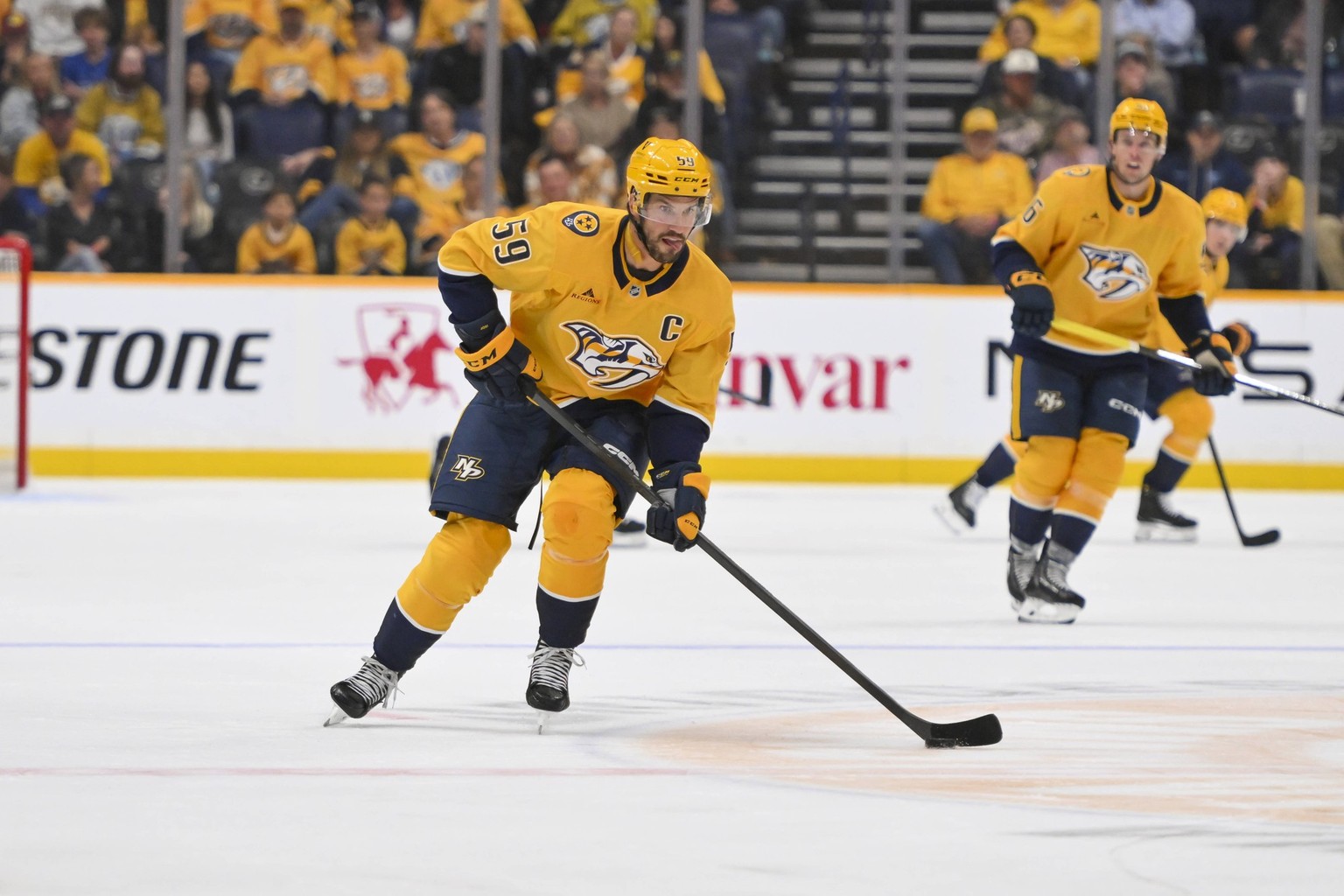NHL, Eishockey Herren, USA Utah Mammoth at Nashville Predators Oct 11, 2025 Nashville, Tennessee, USA Nashville Predators defenseman Roman Josi 59 skates with the puck against the Utah Mammoth during  ...