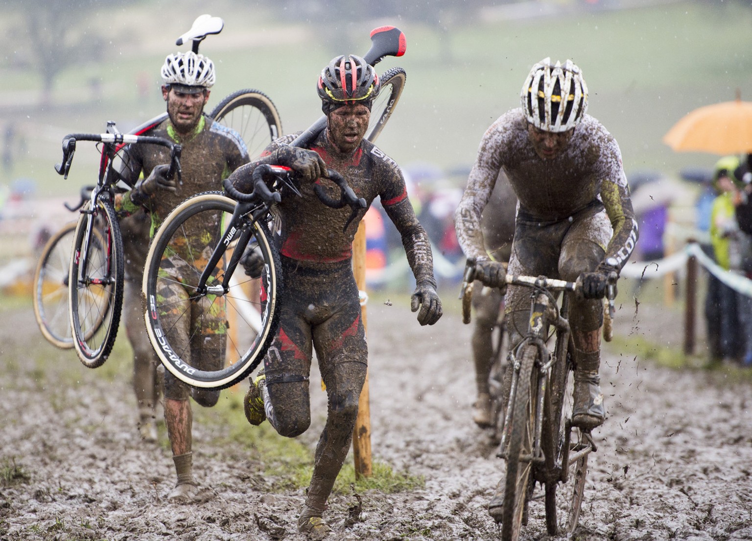 Schnee, Regen, Dreck: Radquer ist ein Sport für echte Kerle.