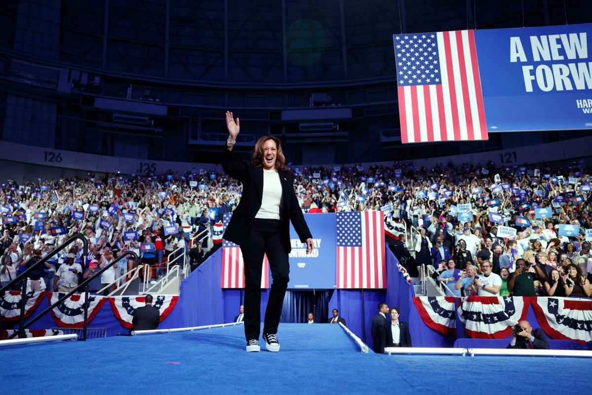 CHARLOTTE, NORTH CAROLINA - SEPTEMBER 12: Democratic presidential nominee, U.S. Vice President Kamala Harris arrives for a campaign rally at the Bojangles Arena on September 12, 2024 in Charlotte, Nor ...