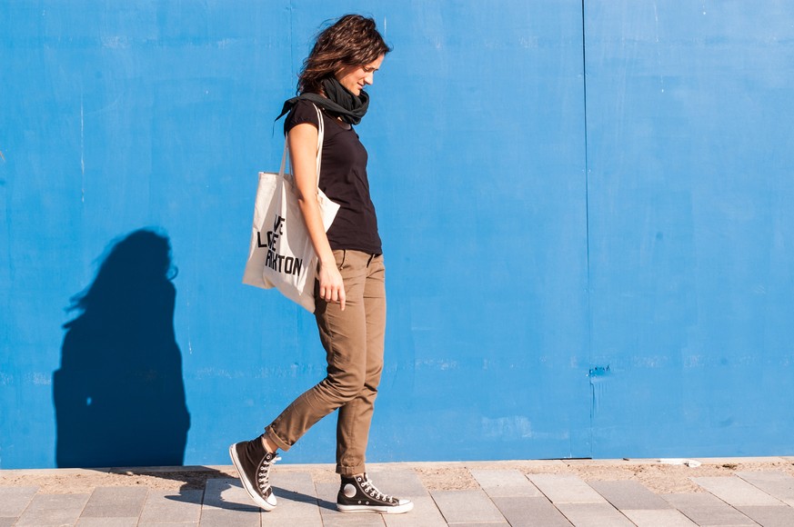 Un sac en toile plutôt qu'en plastique: avec ces quelques astuces pour le quotidien, tu fais déjà un bon geste pour l'environnement.