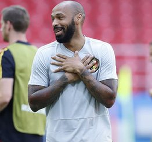 Darum ist Thierry Henry heute im belgischen Trainerstab und nicht bei Frankreich
nimmt mich wunder ob er auch eine Geldstrafe fГјr diesen Adler erhГ¤lt рџ¤”