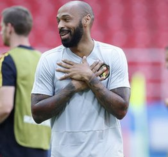 Darum ist Thierry Henry heute im belgischen Trainerstab und nicht bei Frankreich
nimmt mich wunder ob er auch eine Geldstrafe fÃ¼r diesen Adler erhÃ¤lt ð¤