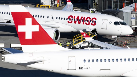 ARCHIVBILD ZUM GROUNDING DER HAELFTE DER SWISS FLOTTE WEGEN DER CORONAVIRUS-PANDEMIE, AM MONTAG, 16. MAERZ 2020 - Un avion de la compagnie Swiss International Air Lines sur le tarmac ce lundi 24 fevri ...