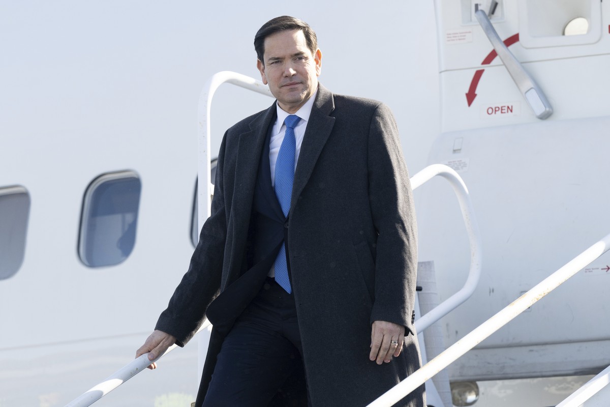 U.S. Secretary of State Marco Rubio disembarks from a military airplane upon arrival at Quebec City Jean Lesage International Airport in Quebec, Canada, March 12, 2025, as he travels to a G7 Foreign M ...
