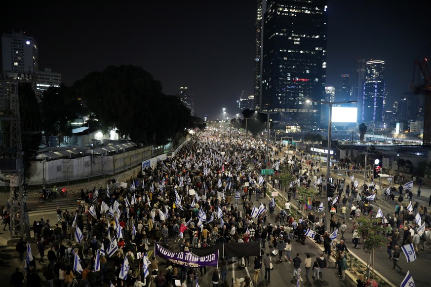 epa10436723 People take part in a protest against the new government in Tel Aviv, Israel, 28 January 2023. Thousands gathered to protest against the newly-formed government of Prime Minister Benjamin  ...