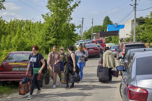 epa09987320 Ukrainian refugees arrive at a reception center in Chuhuiv, near Kharkiv, Ukraine, 30 May 2022 (issued 31 May 2022). More than one thousand civilians were evacuated from both occupied and frontline territories. Russian troops entered Ukraine on 24 February, starting a conflict that has wrought havoc and triggered a humanitarian crisis. According to data released by the United Nations refugee agency UNHCR on 29 May, over 6.8 million people have fled Ukraine since Russian troops entered the country on 24 February 2022.  EPA/SERGEY KOZLOV