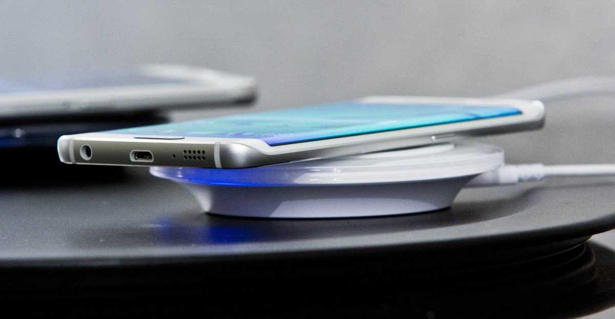 Das Galaxy S6 Edge mit abgerundetem Display.