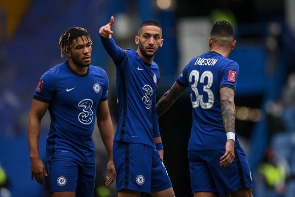 epa09088141 Hakim Ziyech (C) of Chelsea celebrates with teammates after scoring the 2-0 lead during the English FA Cup quarter final soccer match between Chelsea FC and Sheffield United in London, Bri ...