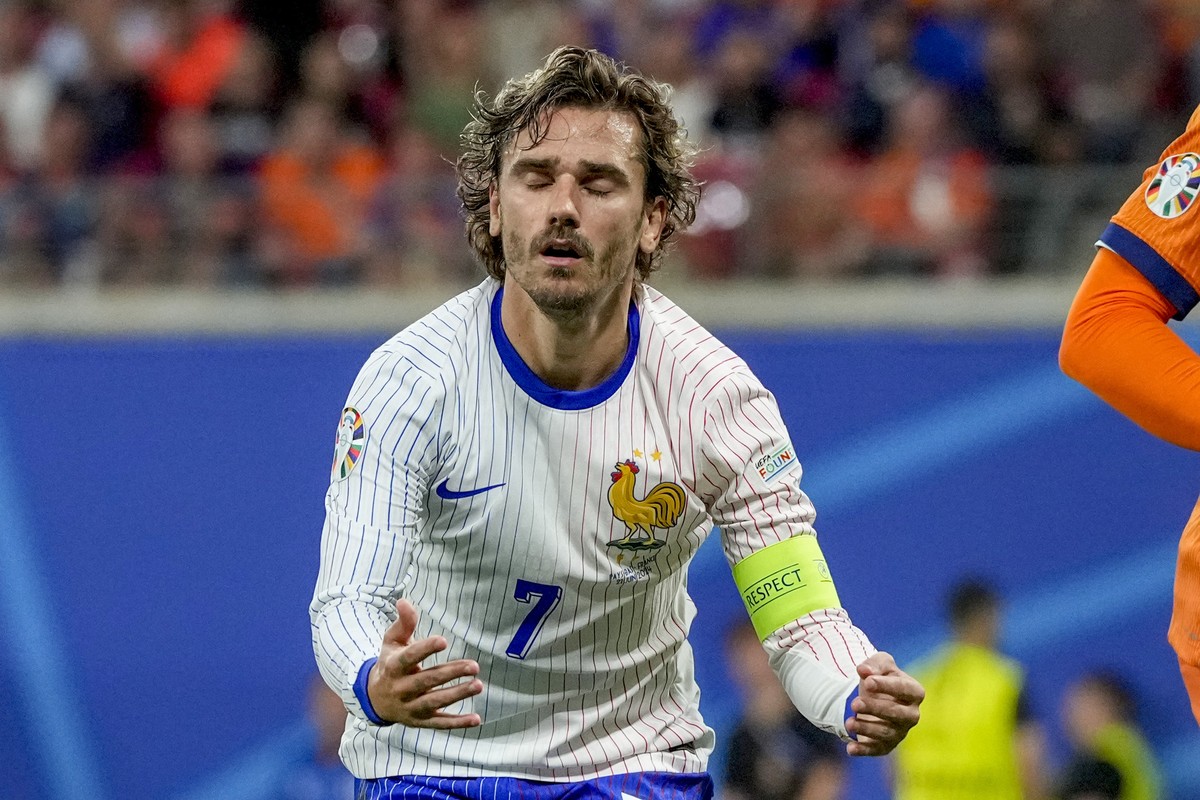 Antoine Griezmann of France reacts during a Group D match between the Netherlands and France at the Euro 2024 soccer tournament in Leipzig, Germany, Friday, June 21, 2024. (AP Photo/Antonio Calanni)