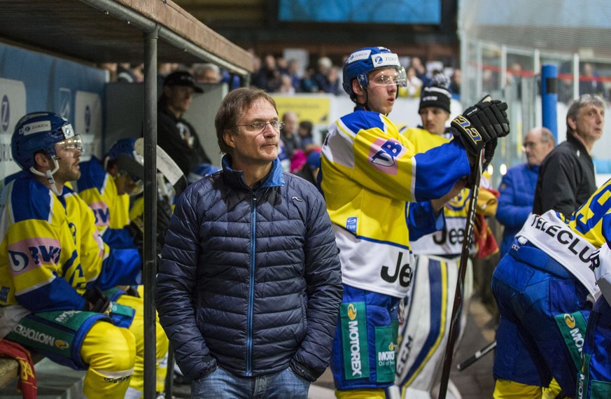 HC Davos Cheftrainer Arno Del Curto waehrend dem 1/16-Finalspiel des Swiss Ice Hockey Cup zwischen dem EHC Duebendorf und dem HC Davos am Mittwoch, 20. September 2017, in der Kunsteisbahn Im Chreis in ...